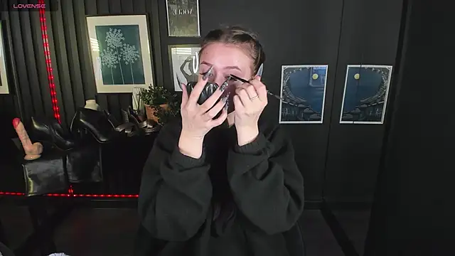 Snapshot of Lily_Moonlight chatting on December 7, 2024, 6:32 am Lily Moonlight online show from December 7, 2024, 6:32 am