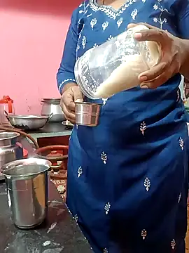 Snapshot of Renuma chatting on January 6, 2025, 4:15 am Renuma online show from January 6, 2025, 4:15 am