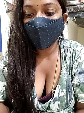 Snapshot of Renuma chatting on February 14, 2025, 3:33 am Renuma online show from February 14, 2025, 3:33 am