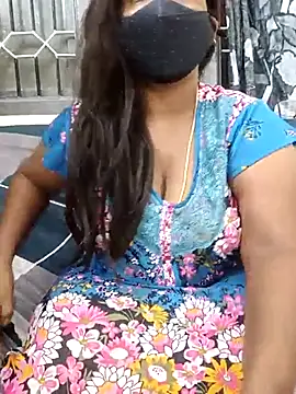 Snapshot of Renuma chatting on February 18, 2025, 4:37 pm Renuma online show from February 18, 2025, 4:37 pm