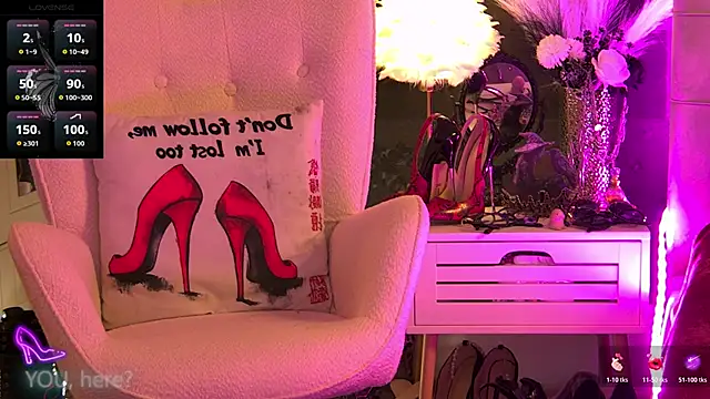 Snapshot of ZoeMesmerize chatting on October 31, 2025, 6:47 am ZoeMesmerize online show from October 31, 2025, 6:47 am