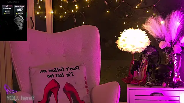 Snapshot of ZoeMesmerize chatting on November 3, 2025, 11:44 am ZoeMesmerize online show from November 3, 2025, 11:44 am