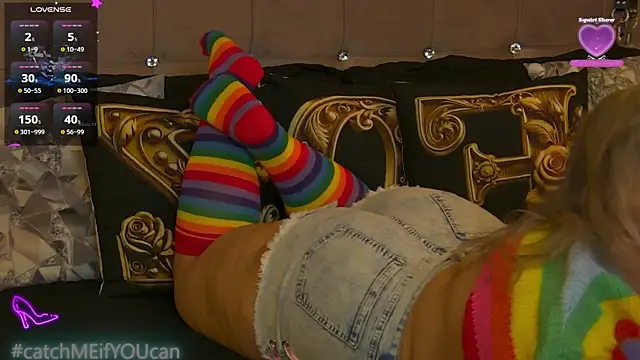 Snapshot of ZoeMesmerize chatting on April 15, 2026, 5:36 am ZoeMesmerize online show from April 15, 2026, 5:36 am