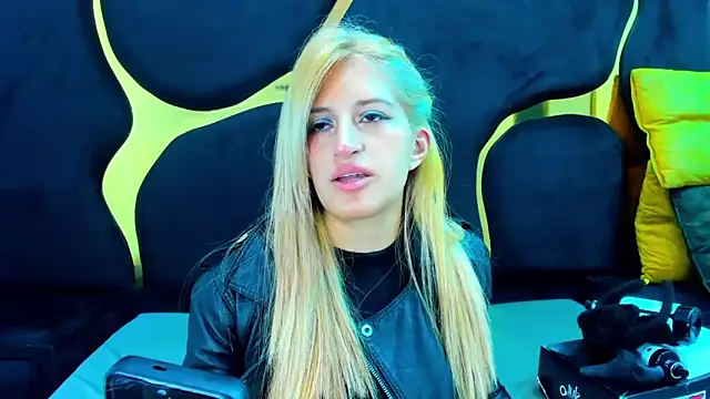 GiaRoussel online show from December 19, 2025, 3:08 pm