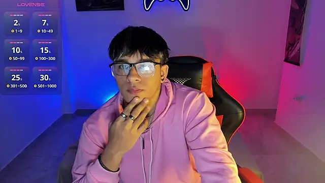 Snapshot of LuciferM_Star chatting on November 6, 2025, 2:34 am LuciferM Star online show from November 6, 2025, 2:34 am