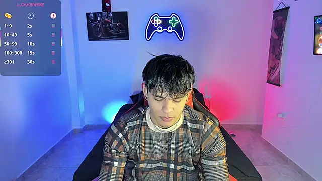 Snapshot of LuciferM_Star chatting on November 10, 2025, 2:32 am LuciferM Star online show from November 10, 2025, 2:32 am