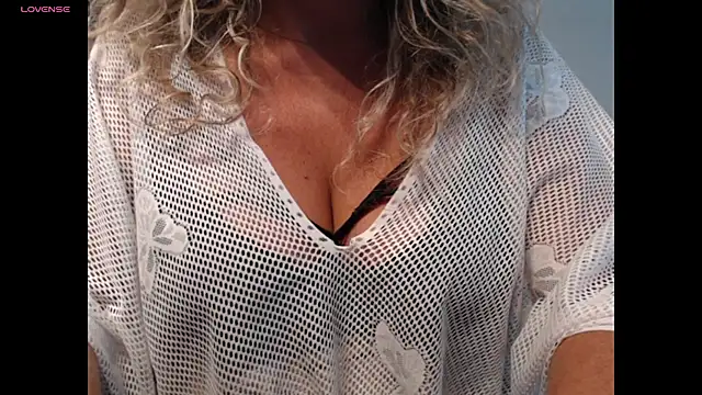 JenniLowen online show from June 23, 2026, 6:44 am