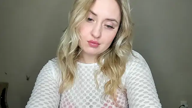 Snapshot of KennaJamess8 chatting on February 7, 2025, 8:31 pm KennaJamess8 online show from February 7, 2025, 8:31 pm