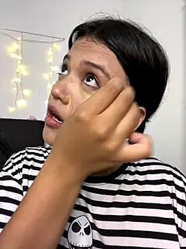 alisson carolina73 online show from October 26, 2025, 9:10 pm