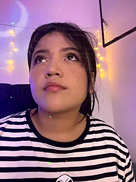 alisson carolina73 online show from November 21, 2025, 11:58 pm