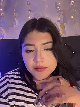 alisson carolina73 online show from November 27, 2025, 4:03 am