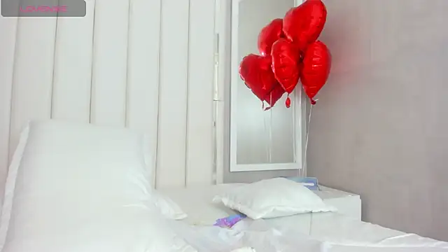 Snapshot of Carohorny4u chatting on February 11, 2025, 4:24 pm Carohorny4u online show from February 11, 2025, 4:24 pm