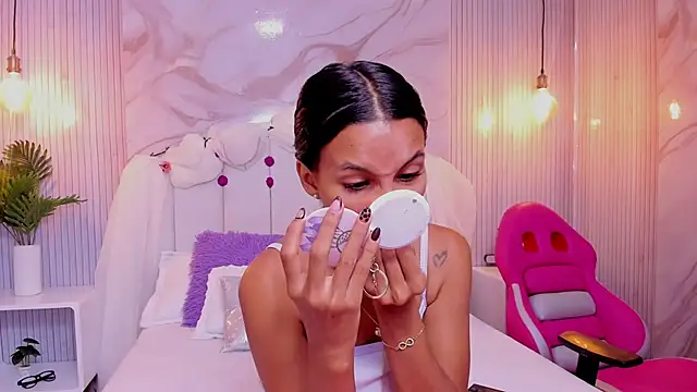 Snapshot of Carohorny4u chatting on September 21, 2025, 12:29 pm Carohorny4u online show from September 21, 2025, 12:29 pm