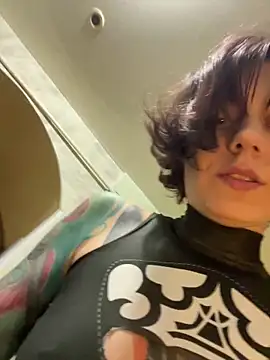 BroadFantasy online show from April 17, 2026, 11:08 pm