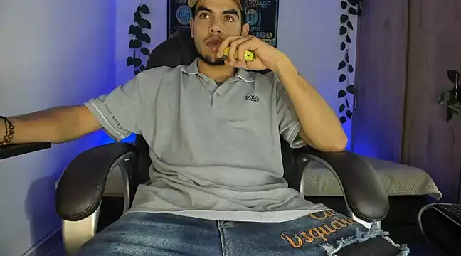 Snapshot of mikee_scooth chatting on March 14, 2025, 5:27 am mikee scooth online show from March 14, 2025, 5:27 am