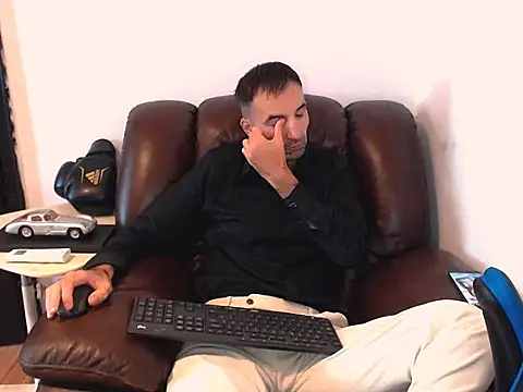 Snapshot of Leo_1617 chatting on October 11, 2025, 9:19 am Leo 1617 online show from October 11, 2025, 9:19 am