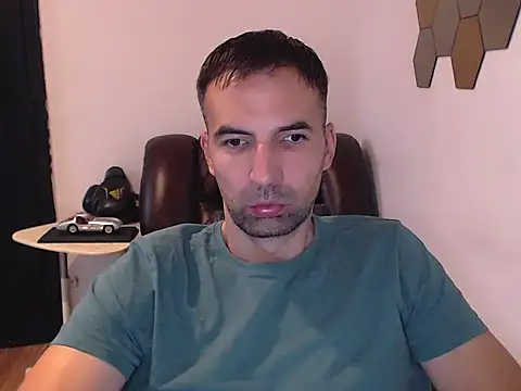 Snapshot of Leo_1617 chatting on October 13, 2025, 2:17 pm Leo 1617 online show from October 13, 2025, 2:17 pm