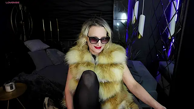 Snapshot of Queen_Anna_ chatting on December 14, 2024, 4:42 pm Queen Anna online show from December 14, 2024, 4:42 pm