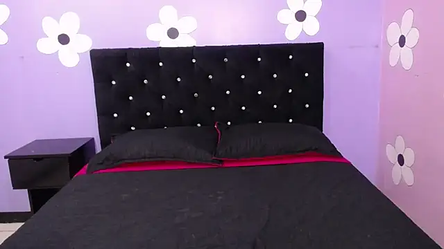 karolinee 66  online show from February 26, 2026, 3:49 am