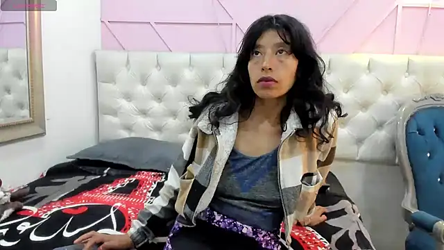 karolinee 66  online show from April 19, 2026, 4:23 am