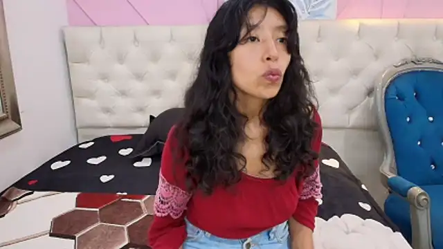 karolinee 66  online show from May 26, 2026, 4:30 am