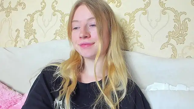 Snapshot of minidivaa_ chatting on December 7, 2024, 8:22 am minidivaa  online show from December 7, 2024, 8:22 am