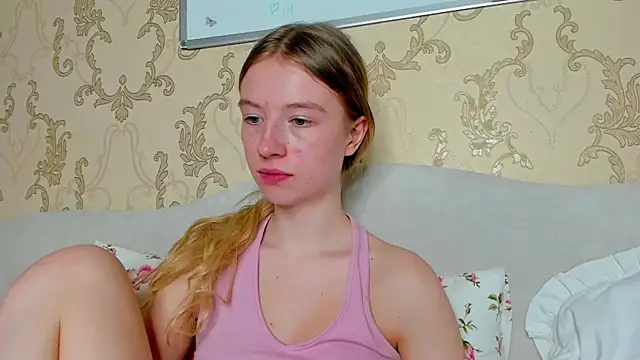 Snapshot of minidivaa_ chatting on December 13, 2024, 5:49 am minidivaa  online show from December 13, 2024, 5:49 am