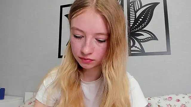 Snapshot of minidivaa_ chatting on February 4, 2025, 4:18 pm minidivaa  online show from February 4, 2025, 4:18 pm