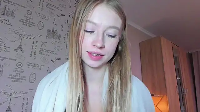 Snapshot of minidivaa_ chatting on October 4, 2025, 9:13 pm minidivaa  online show from October 4, 2025, 9:13 pm