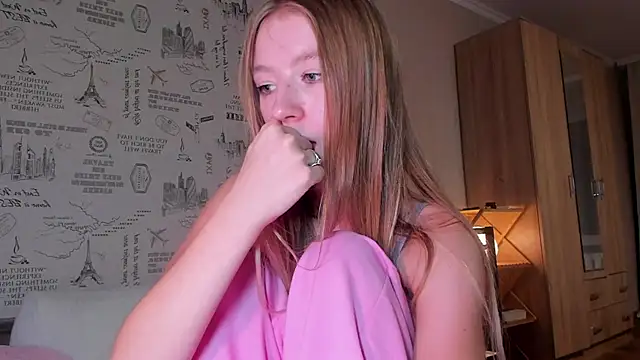 Snapshot of minidivaa_ chatting on October 25, 2025, 8:58 pm minidivaa  online show from October 25, 2025, 8:58 pm