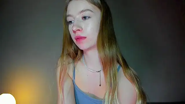 Snapshot of minidivaa_ chatting on April 5, 2026, 9:23 pm minidivaa online show from April 5, 2026, 9:23 pm