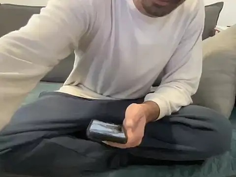 4small4inchlol online show from March 1, 2026, 9:44 am