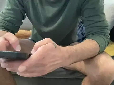 4small4inchlol online show from March 28, 2026, 2:49 pm