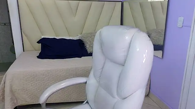 Snapshot of Sexy_paradise18_ chatting on December 31, 2024, 7:31 am Sexy paradise18  online show from December 31, 2024, 7:31 am