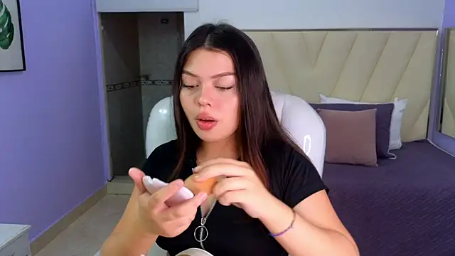 Snapshot of Sexy_paradise18_ chatting on February 25, 2025, 4:35 am Sexy paradise18  online show from February 25, 2025, 4:35 am