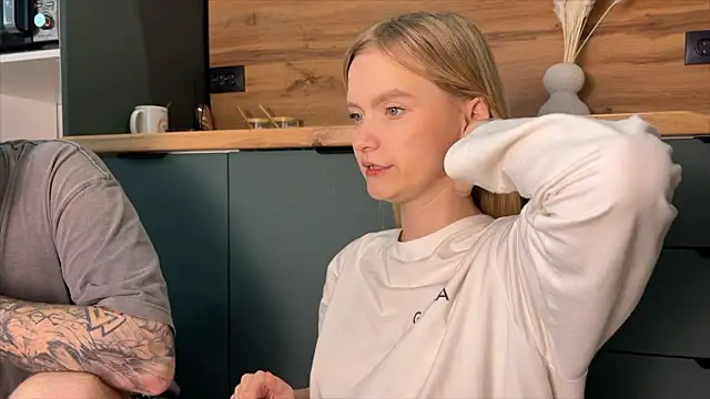 Adelovenick online show from February 19, 2026, 11:39 am