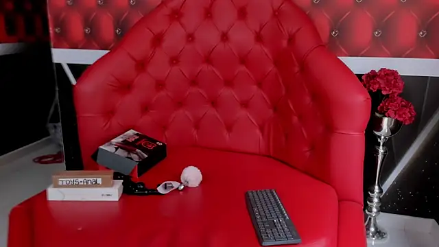 SARAFOXX  online show from March 12, 2025, 2:45 pm