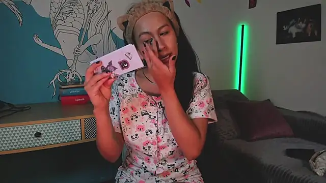 EmiGomez  online show from February 7, 2026, 12:09 pm