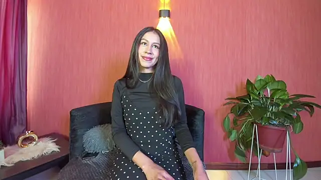 EmiGomez  online show from March 4, 2026, 1:17 pm