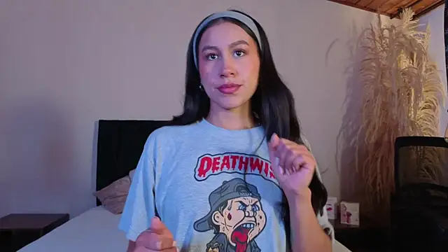 EmiGomez  online show from March 13, 2026, 1:18 pm