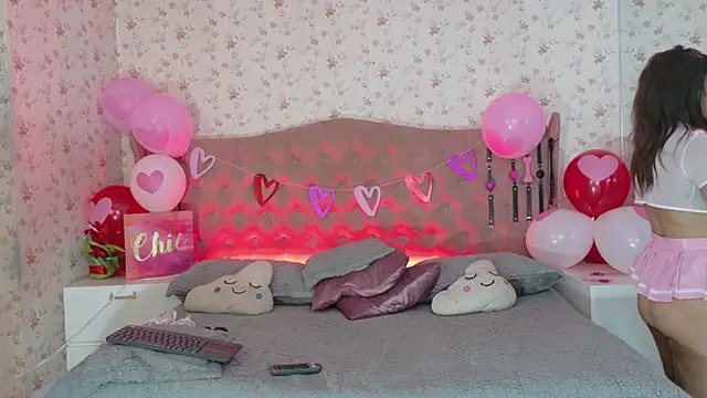 AvrillThomas online show from February 14, 2025, 7:02 pm