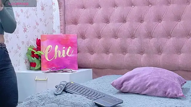 AvrillThomas online show from February 27, 2025, 2:54 pm