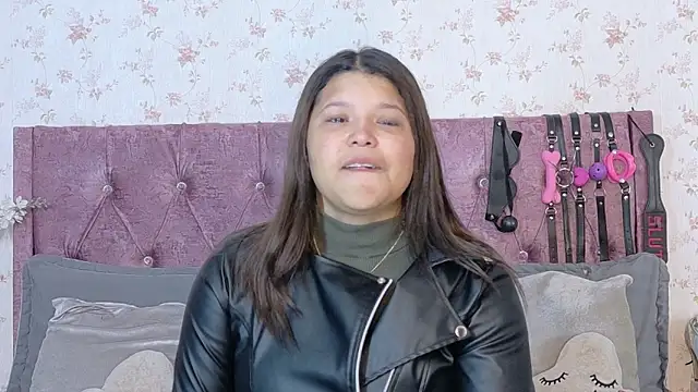 AvrillThomas online show from October 15, 2025, 2:06 pm