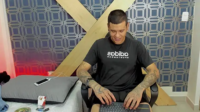 Snapshot of jamesinked_ chatting on January 7, 2025, 4:59 pm jamesinked  online show from January 7, 2025, 4:59 pm