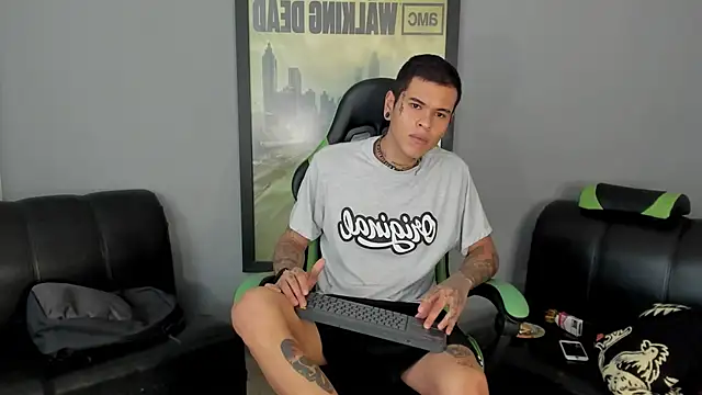 Snapshot of jamesinked_ chatting on January 31, 2025, 6:36 pm jamesinked  online show from January 31, 2025, 6:36 pm