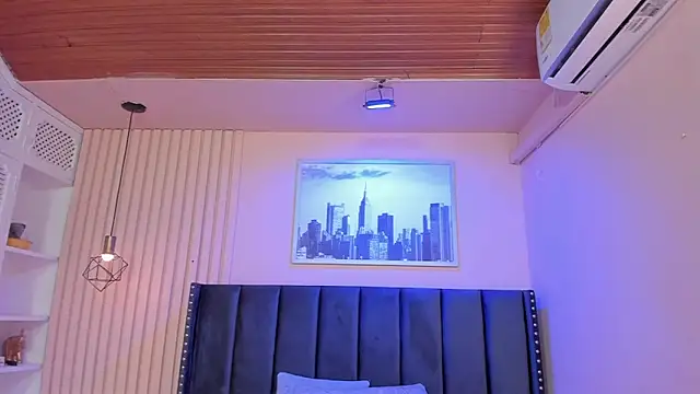 viiolett lee online show from September 19, 2025, 9:37 pm