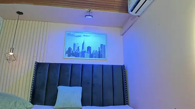 viiolett lee online show from February 15, 2026, 8:05 pm