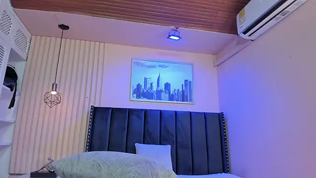 viiolett lee online show from April 14, 2026, 8:26 pm