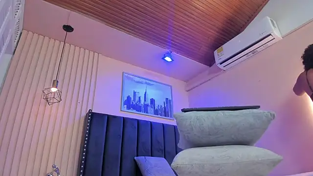 viiolett lee online show from April 17, 2026, 8:45 pm