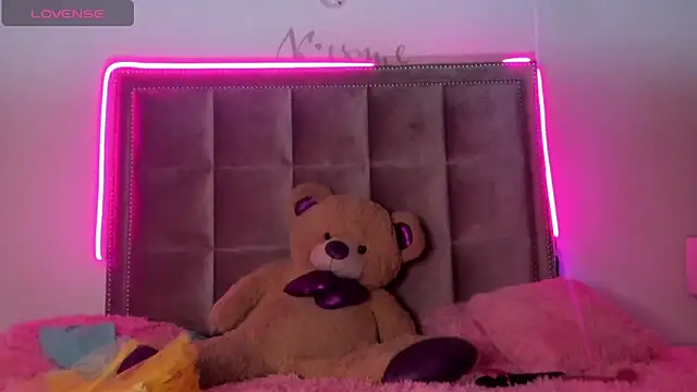 Snapshot of Melody_Ds chatting on December 20, 2024, 12:19 am Melody Ds online show from December 20, 2024, 12:19 am